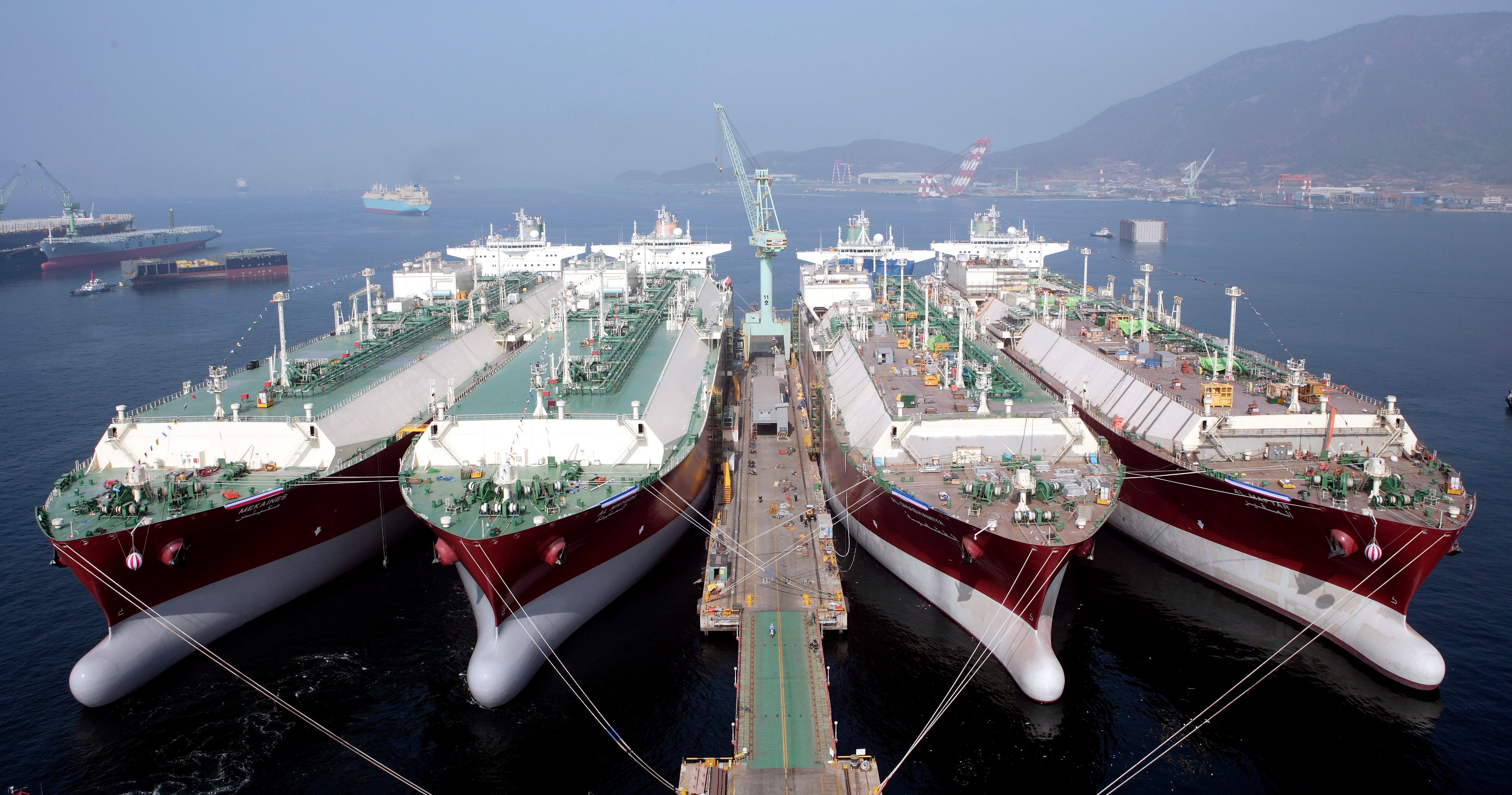 BRAND-NEW SHIPS. LNG carriers are docked at the Samsung Heavy Industries shipyard on Goje Island for a christening ceremony on February 9, 2009. File photo by Yonhap/EPA 