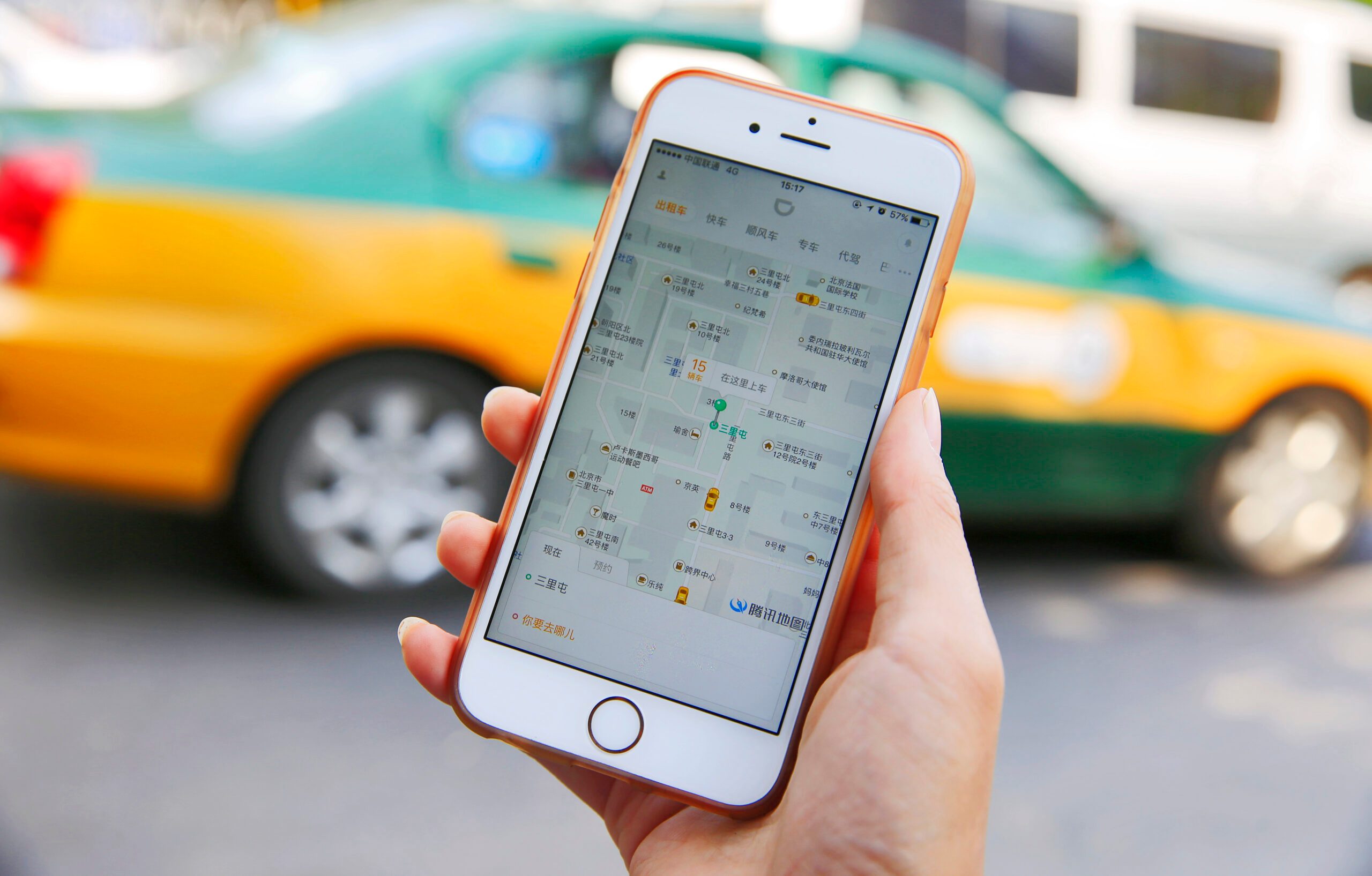 Apple invests $1B in China ride-hailing app Didi Chuxing
