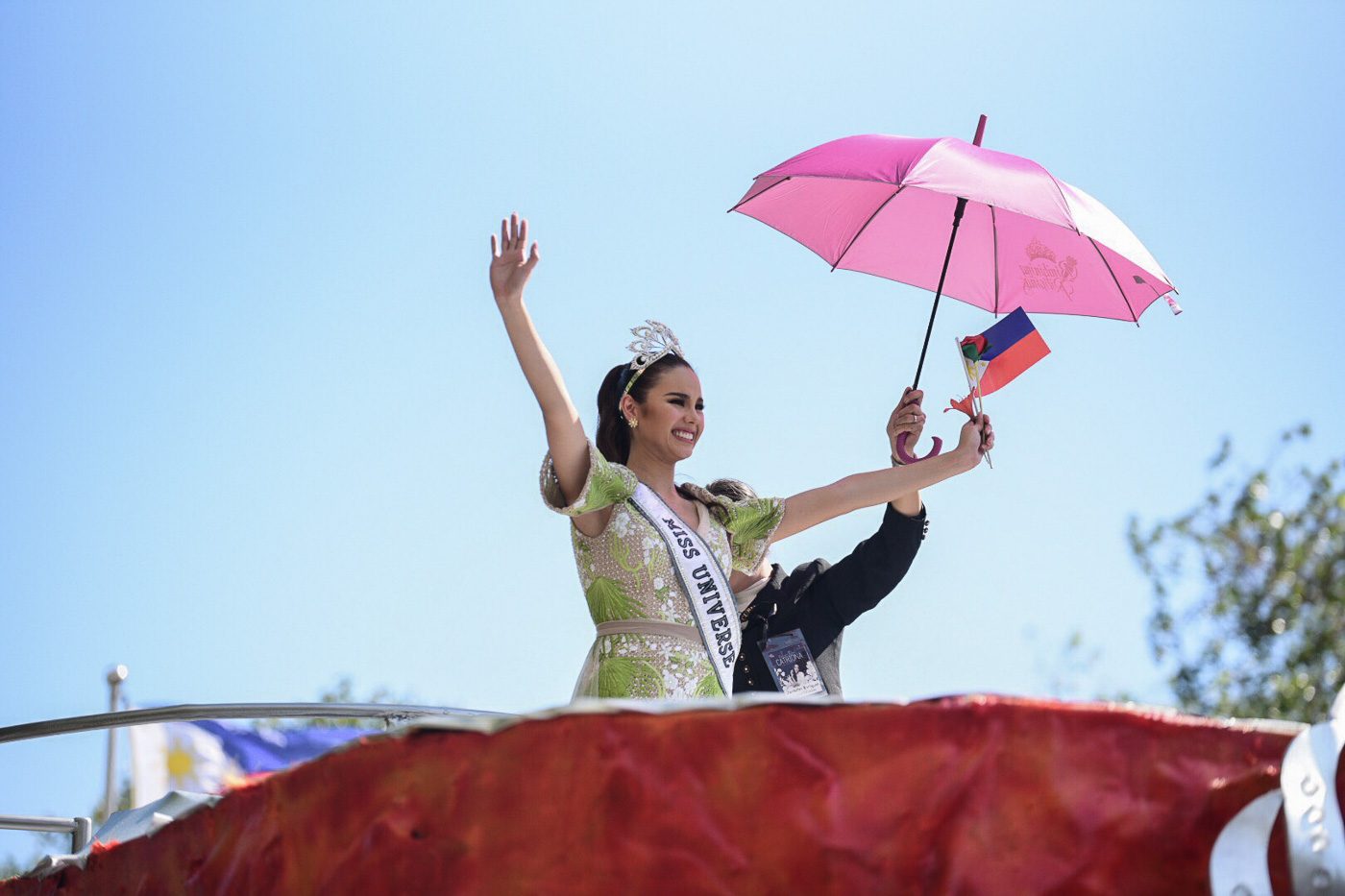 HOMECOMING. Miss Universe 2018 Catriona Gray  waves to the in her homecoming parade in Manila on February 21, 2019. File photo by Alecs Ongcal/Rappler  