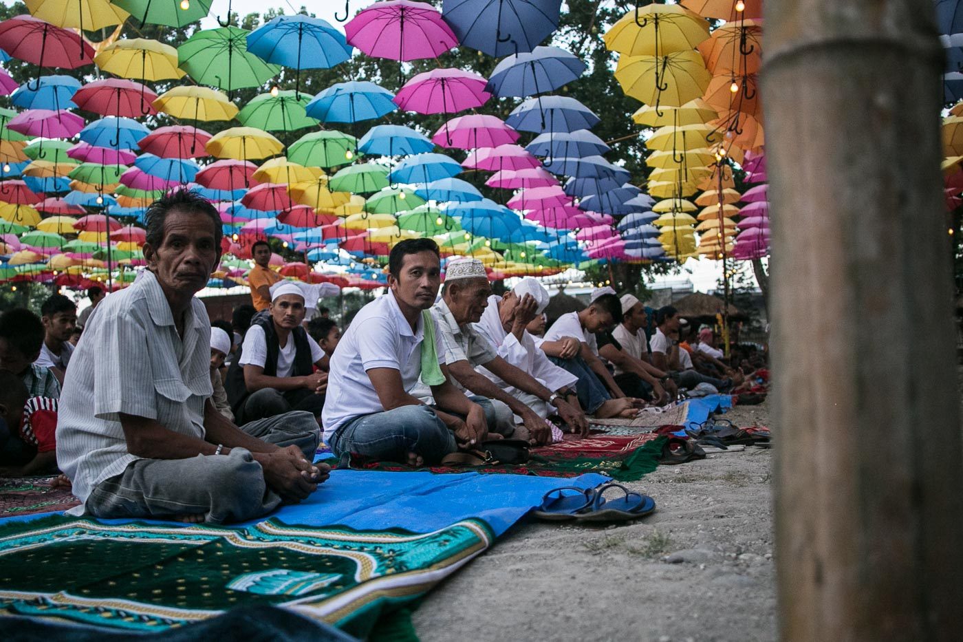 EID'L FITR. Muslims of Pikit, North Cotabato welcome the end of the holy month of Ramadan with a big congregational prayer in a town plaza on June 15, 2018. Photo by Manman Dejeto/Rappler  