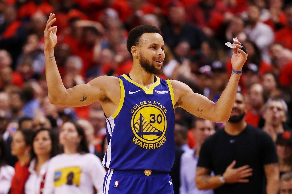 Steph Curry reminds NBA fans: Practice social distancing