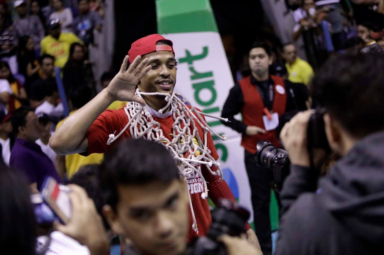 BEST PLAYER. Chris Ross, this conference's Best Player, raises his hand to symbolize all 5 titles he's won. Photo from PBA Images 