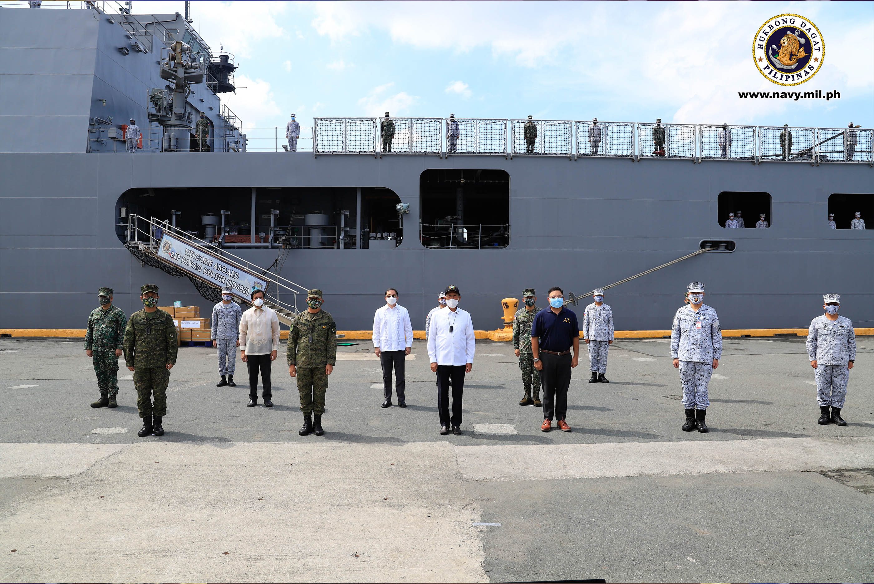 TOP BRASS. Defense Secretary Delfin Lorenzana, military chief General Felimon Santos Jr, and Navy chief Vice Admiral Giovanni Carlo Bacordo welcomed Naval Task Force 82 at the Manila South Harbor on June 16, 2020. Photo from the Philippine Navy 