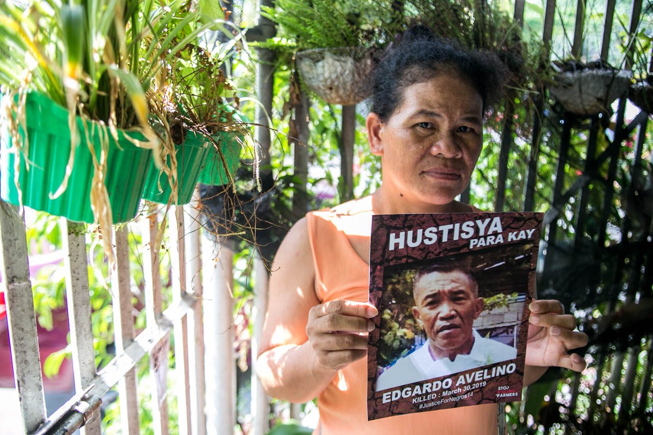 CARMELA AVELINO, 42, holds a photo of her husband, Edgardo, who was killed on March 30, 2019, in Canlaon City, Negros Oriental. This photo was taken on July 26, 2019, in Manila. Photo by Mark Saludes/Rappler