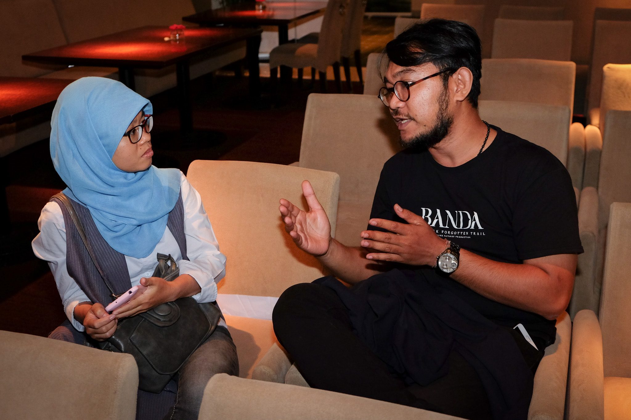Penulis naskah film 'Banda' Irfan Ramli (kanan) saat menjawab pertanyaan wartawan pada press conference di Jakarta pada 26 Juli 2017. Foto dari Median Publicist 
