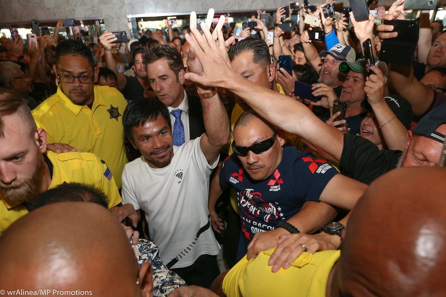 Betting odds spike Pacquiao’s way upon his Las Vegas arrival