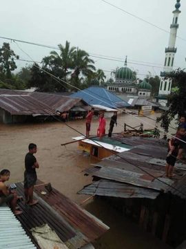 REFUGE. Residents take refuge on top of their flooded houses in Bubong, Lanao del Sur. Photo provided by ARMM Assemblyman Zia Alonto Adiong   