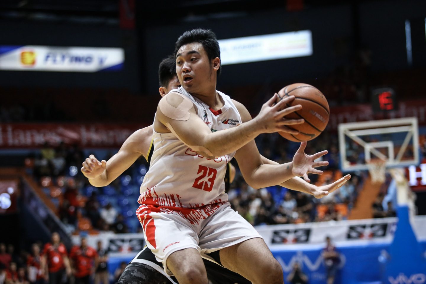 Alvin Pasaol delays PBA dream, to stay with UE Red Warriors