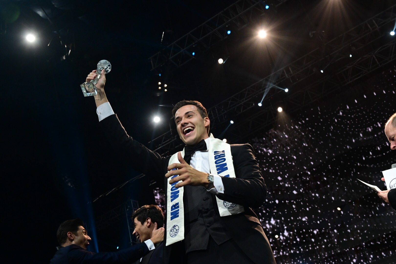 MR WORLD. England's Jack Heslewood wins the title in Manila last August. File photo by Alecs Ongcal/Rappler 