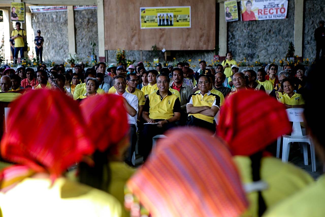 COURTING CORDILLERA. Mar Roxas in Bontoc on March 13. Photo from the Mar Roxas campaign team 
