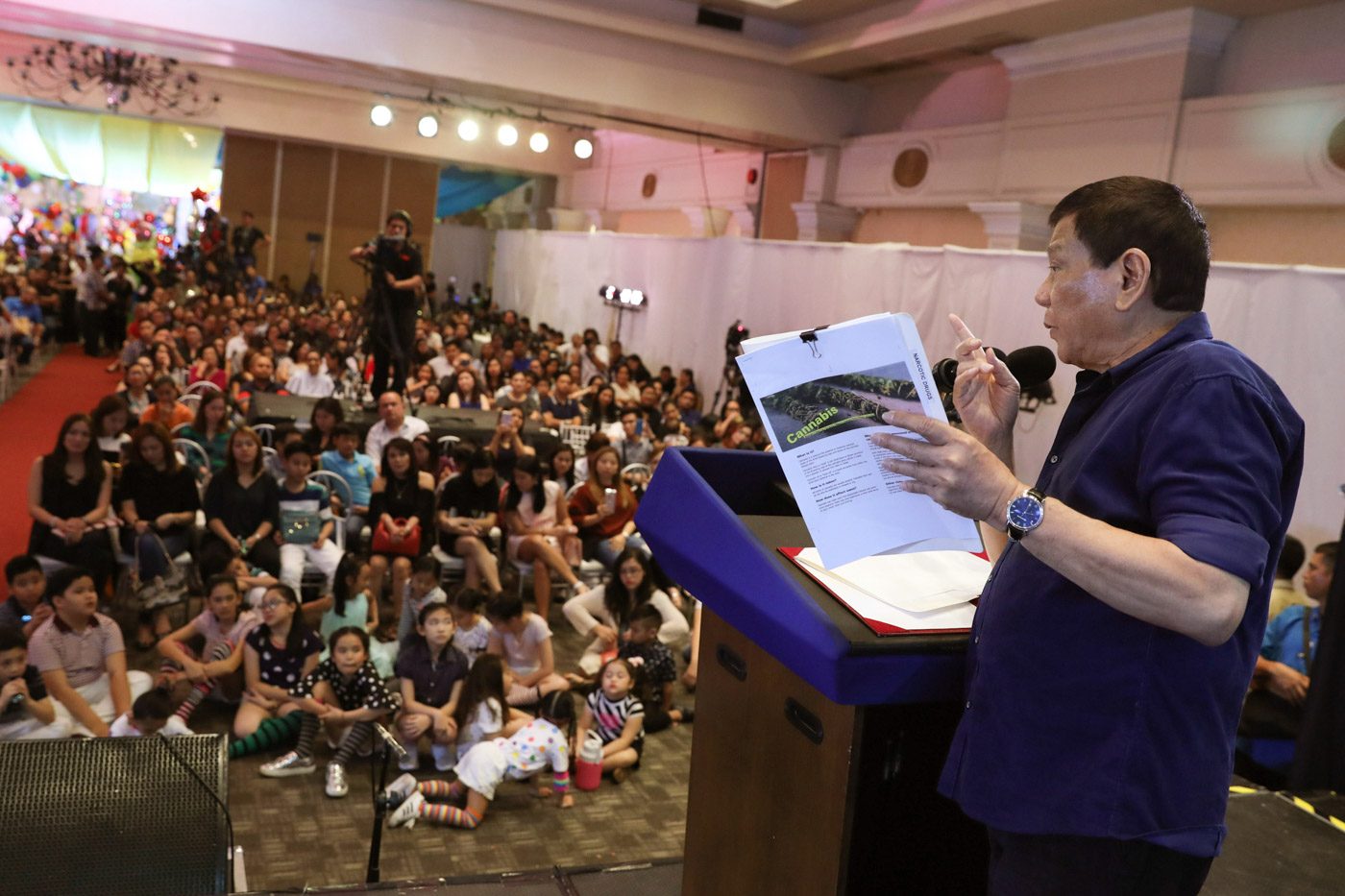 DRUG WAR LESSON. At the founding anniversary of the Center for Brighter Beginnings Inc, on October 27, 2017, President Rodrigo Duterte reads a briefer on the effects of illegal drugs as he explains how some drug suspects tend to turn violent especially when accosted by law enforcers. Presidential Photo  