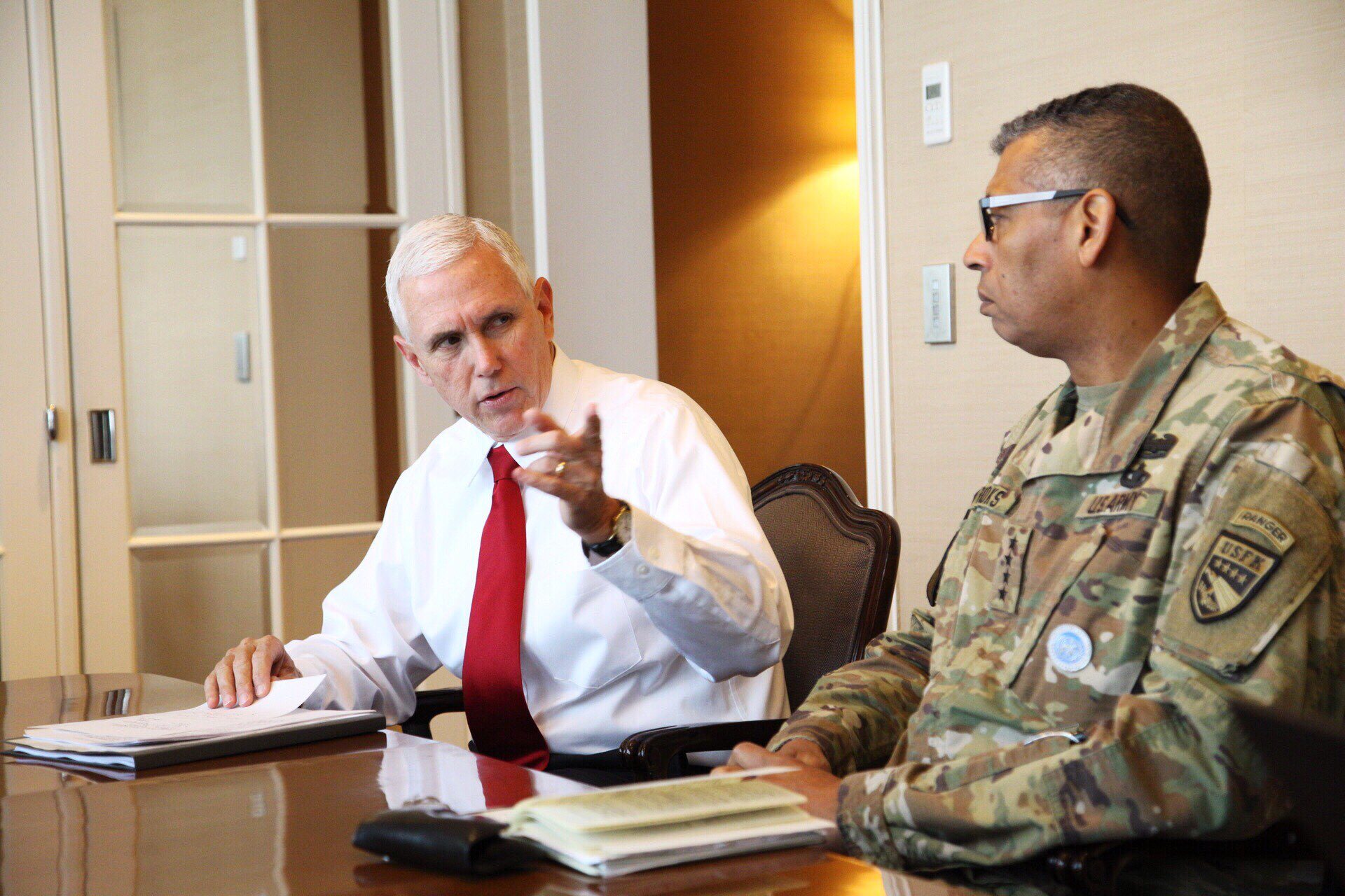 IN SOUTH KOREA. US Vice President Mike Pence (L) in a meeting with US Forces Korea commander Gen. Vincent Brooks, in a photo posted by the US Forces Korea on Twitter, April 17, 2017. Photo courtesy US Forces Korea/Twitter 