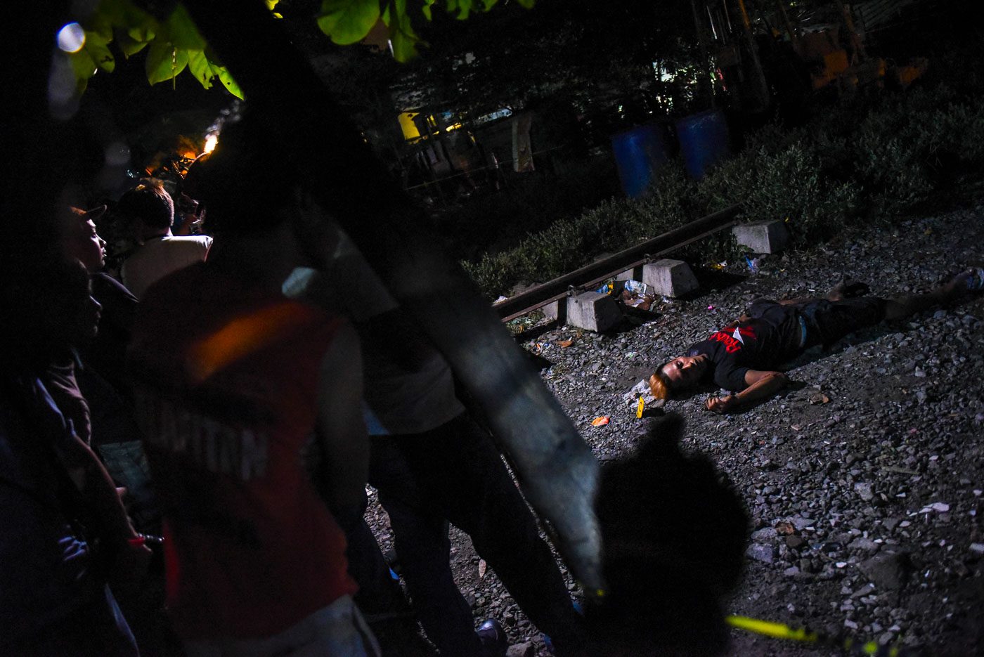 After a shootout with police, a drug suspect lies dead in Maypajo, Caloocan City on September 30, 2016. Photo by LeAnne Jazul/Rappler  