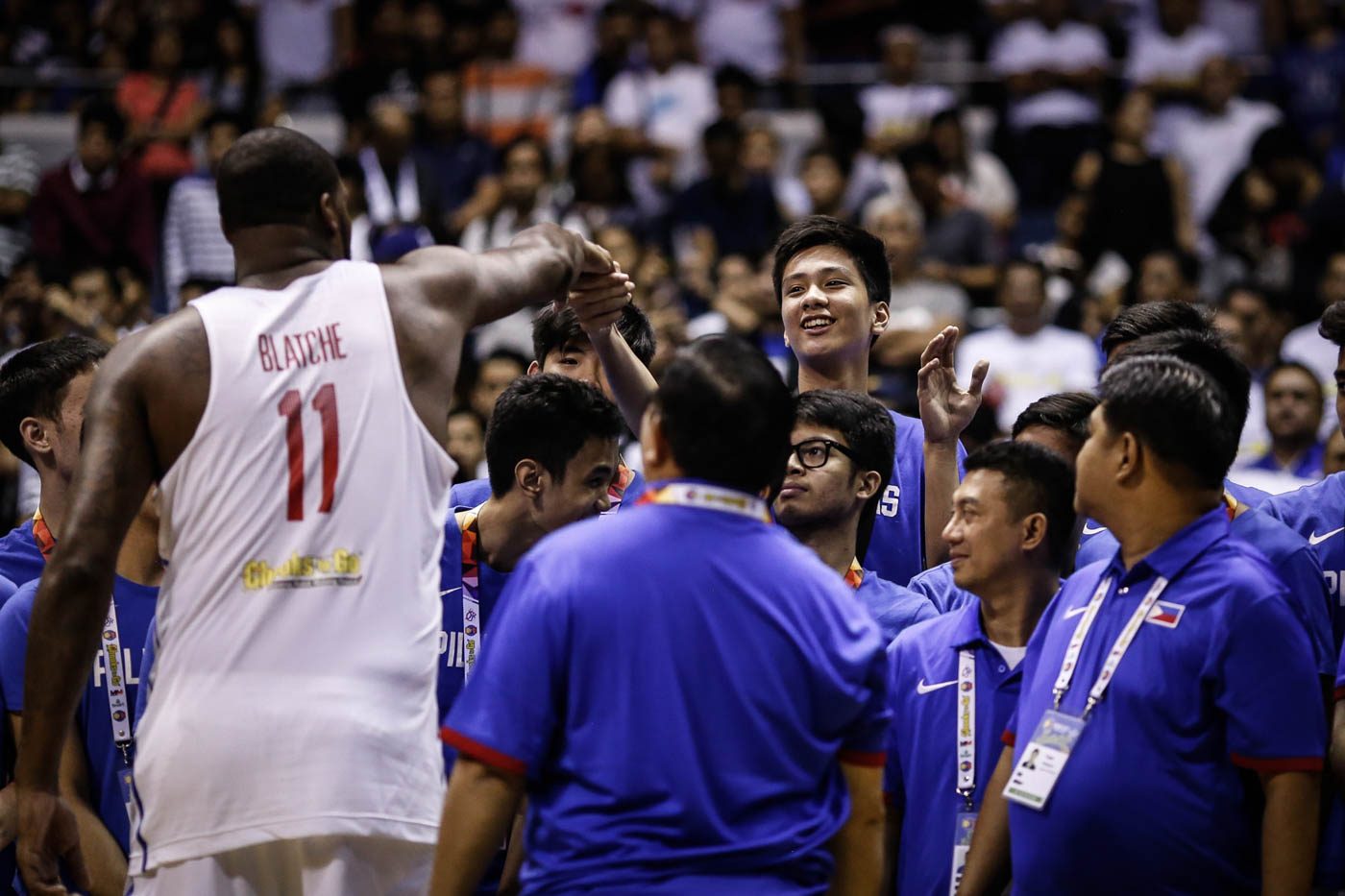 PRESENT, FUTURE. Andray Blatche shakes hands with Batang Gilas star Kai Sotto as the U16 winners were also awarded. Photo by Josh Albelda/Rappler  