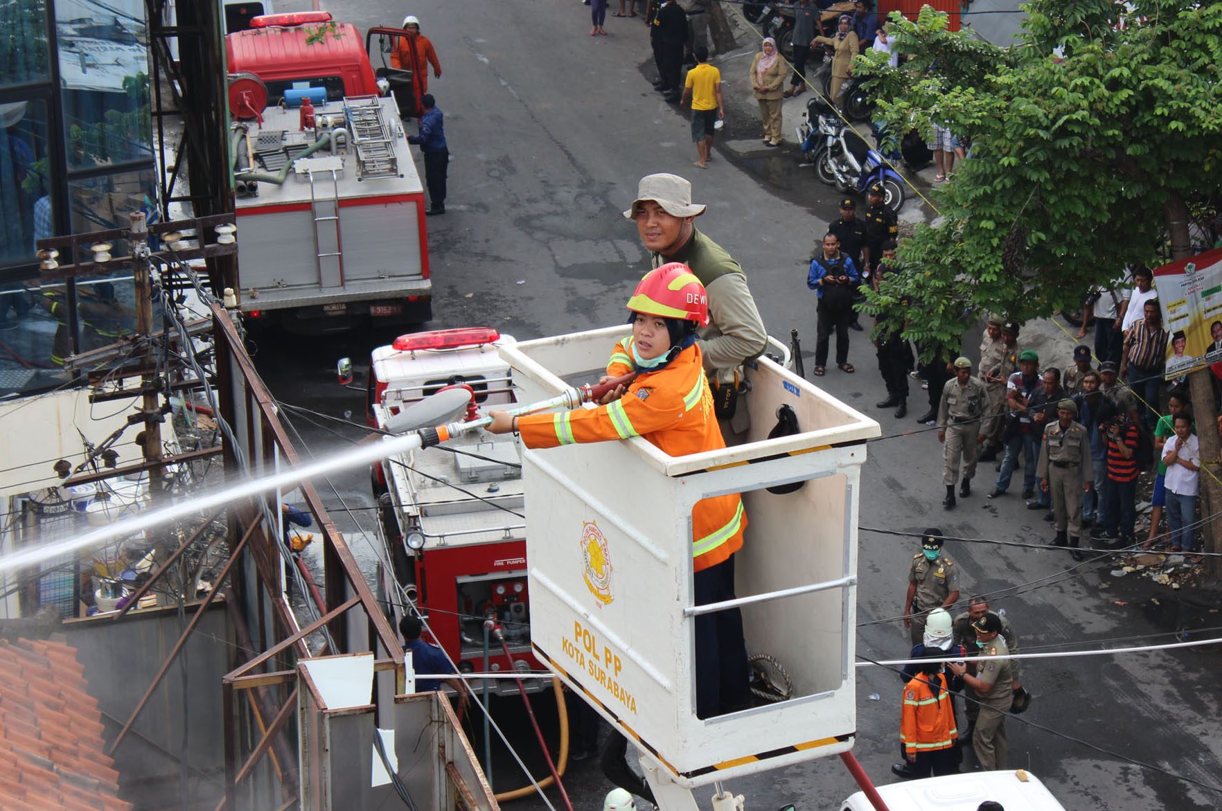 Perjuangan srikandi pemadam api di Surabaya agar tak dipandang sebelah mata