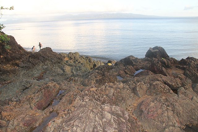 Albay beach reveals ancient ‘pillow lava’