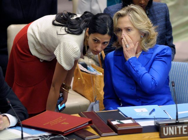 FBI interviews Clinton aides as email probe advances – report
