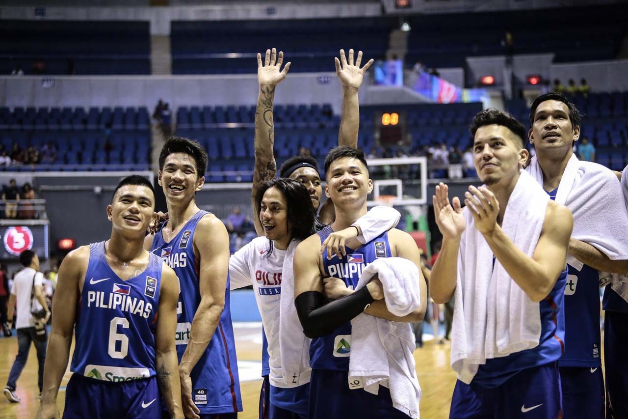 APPRECIATION. Gilas Pilipinas acknowledges Ultras Filipinas after the game against Malaysia. Photo by Josh Albelda/Rappler  