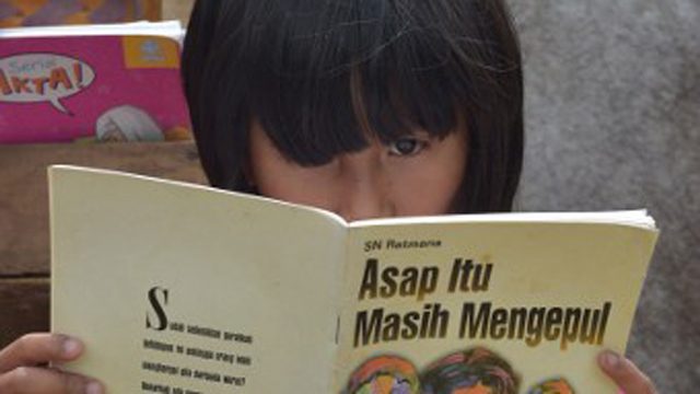 Horseback library serves Indonesia’s remote readers