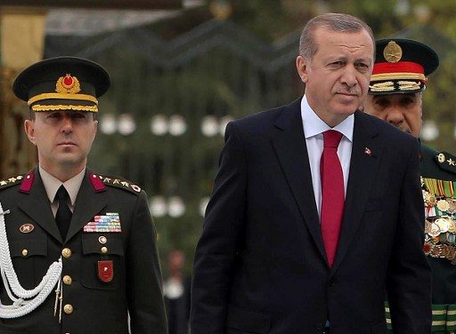Turki memecat hampir 1.400 tentara saat Erdogan memperketat cengkeramannya