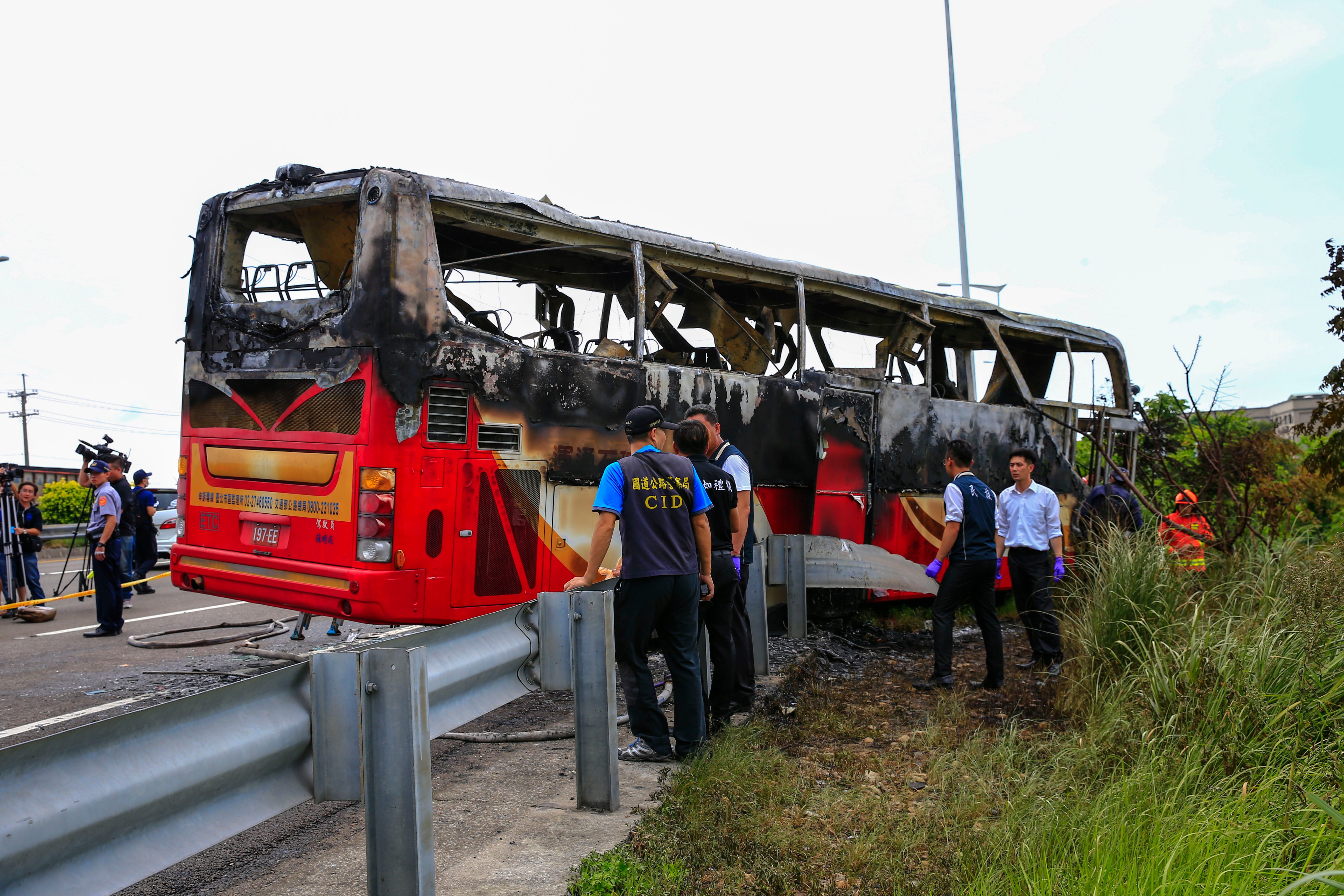 INVESTIGATION. Taiwanese investigators respond after a tourist bus crashed and burned in Taoyuan, Taiwan on July 19, 2016. Photo by Ritchie B. Tongo/EPA 