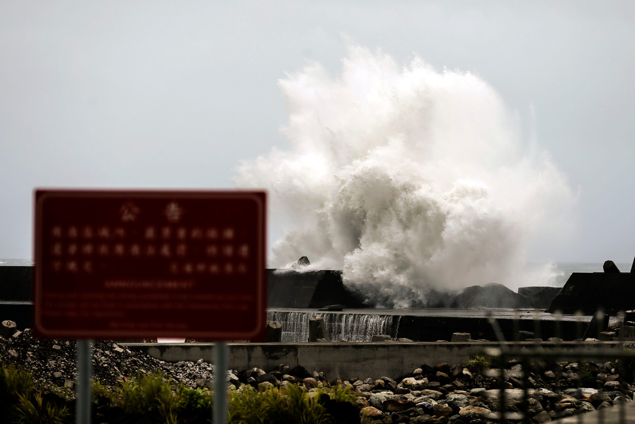 Taiwan cancels flights as super typhoon bears down
