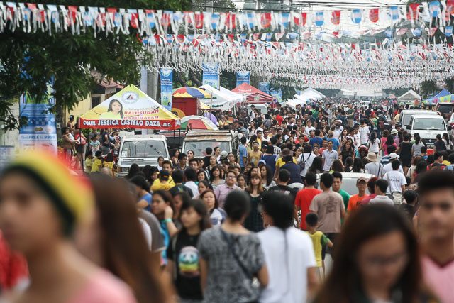  MEETING PLACE. A photo from last year's QC Food Festival. Photo by Manman Dejeto/Rappler  