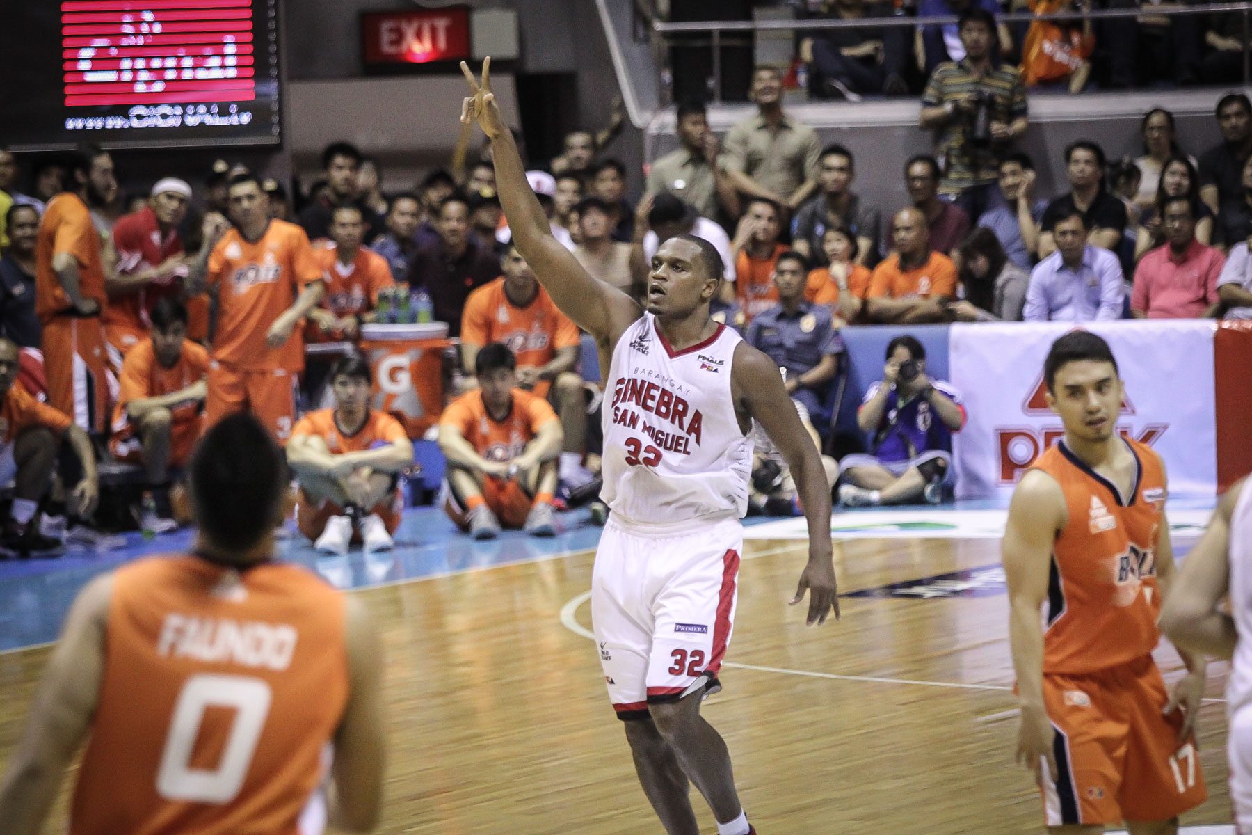 WATCH: Justin Brownlee hits 3-pointer to clinch championship for Ginebra
