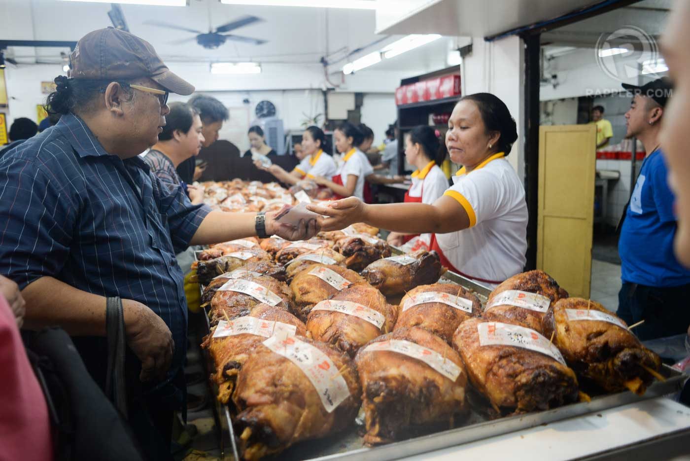 HAM. Noche Buena or the traditional Filipino Christmas dinner does not seem to be complete without ham. Photo by LeAnne Jazul/Rappler  