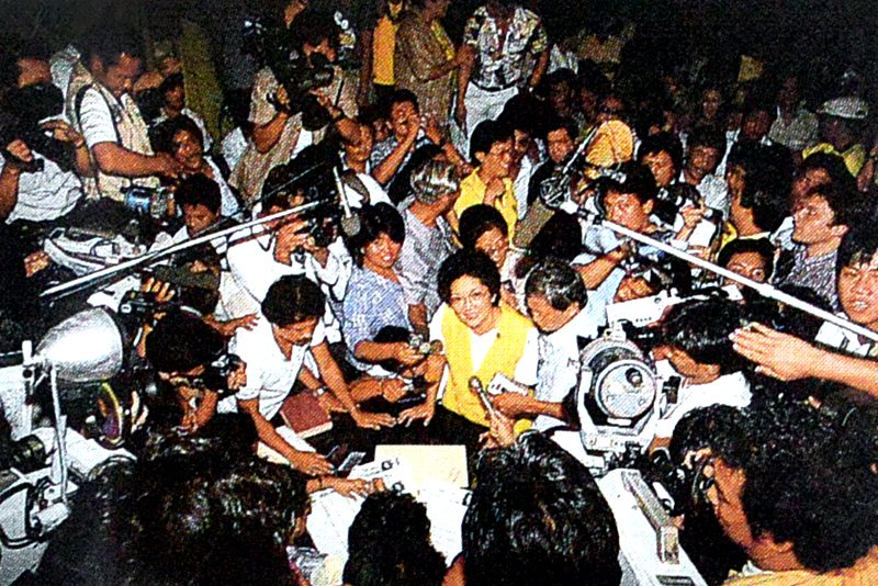 DEMOCRACY ICON. Corazon Aquino in an interview with local and foreign media in December 1985 on her bid for the presidency against Ferdinand Marcos. Photo by Melvyn Calderon  