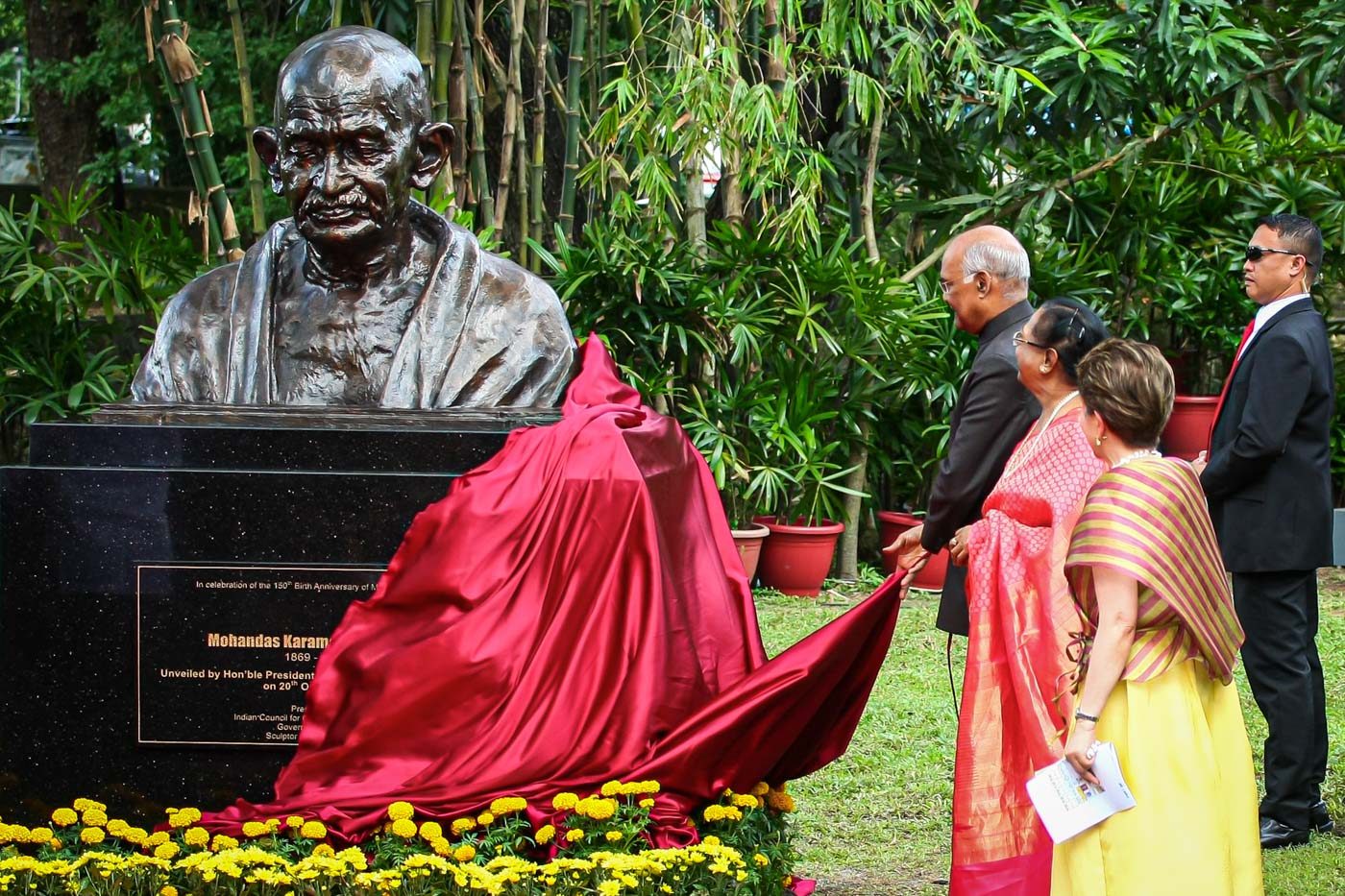 LOOK: Indian President Ram Nath Kovind unveils Mahatma Gandhi bust in Miriam College