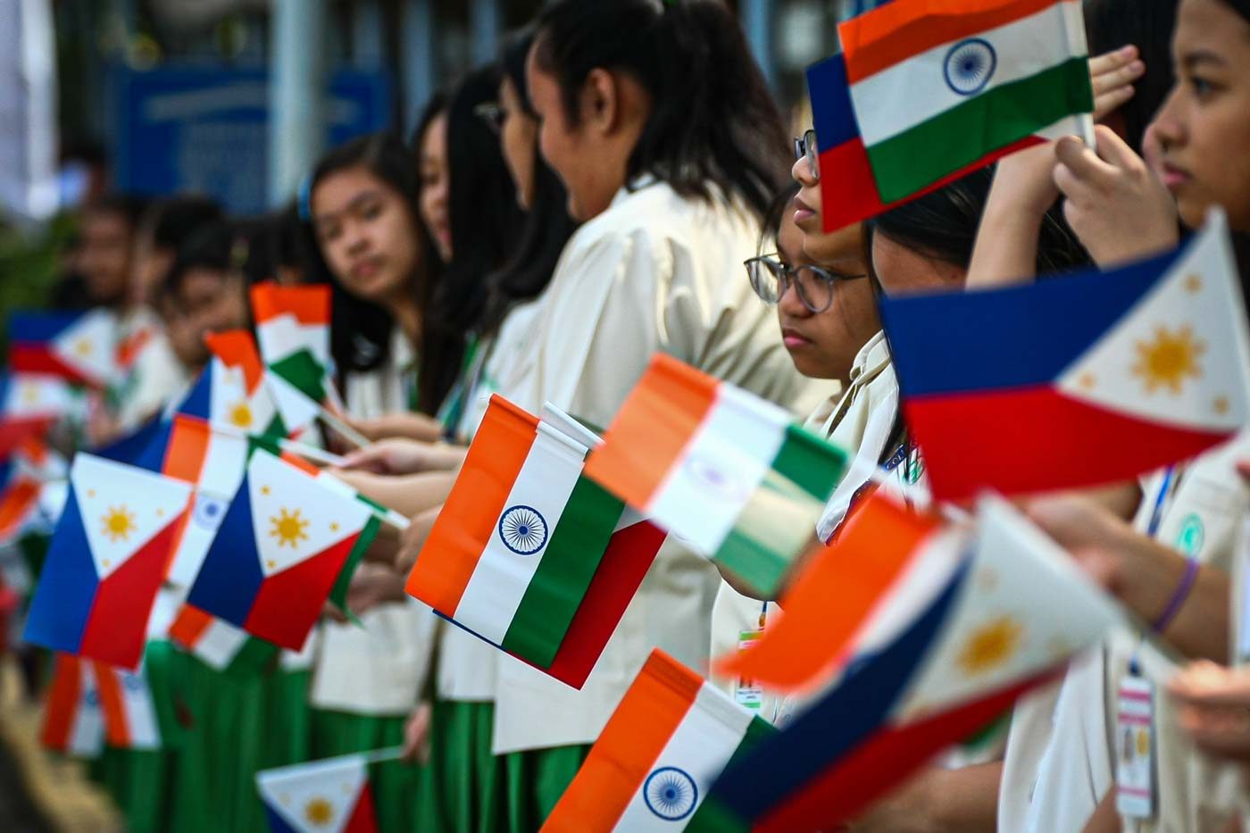 WELCOME. Students of Miriam College wave Philippine and Indian flags as they wait for the arrival of Indian President Ram Nath Kovind Photo by Jire Carreon/Rappler 