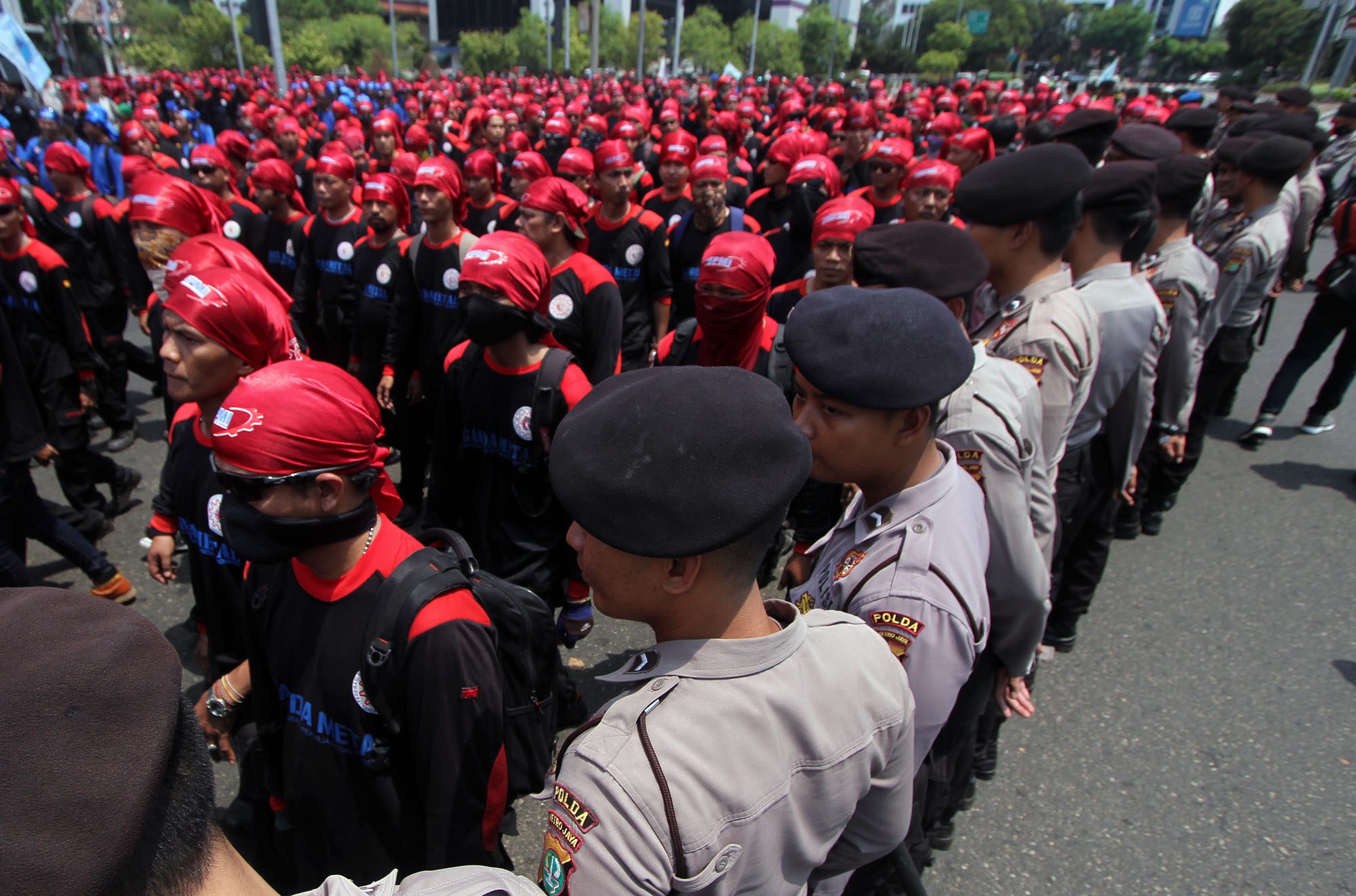 Indonesia wRap: Aturan Ahok soal demonstrasi, bandara Bali ditutup