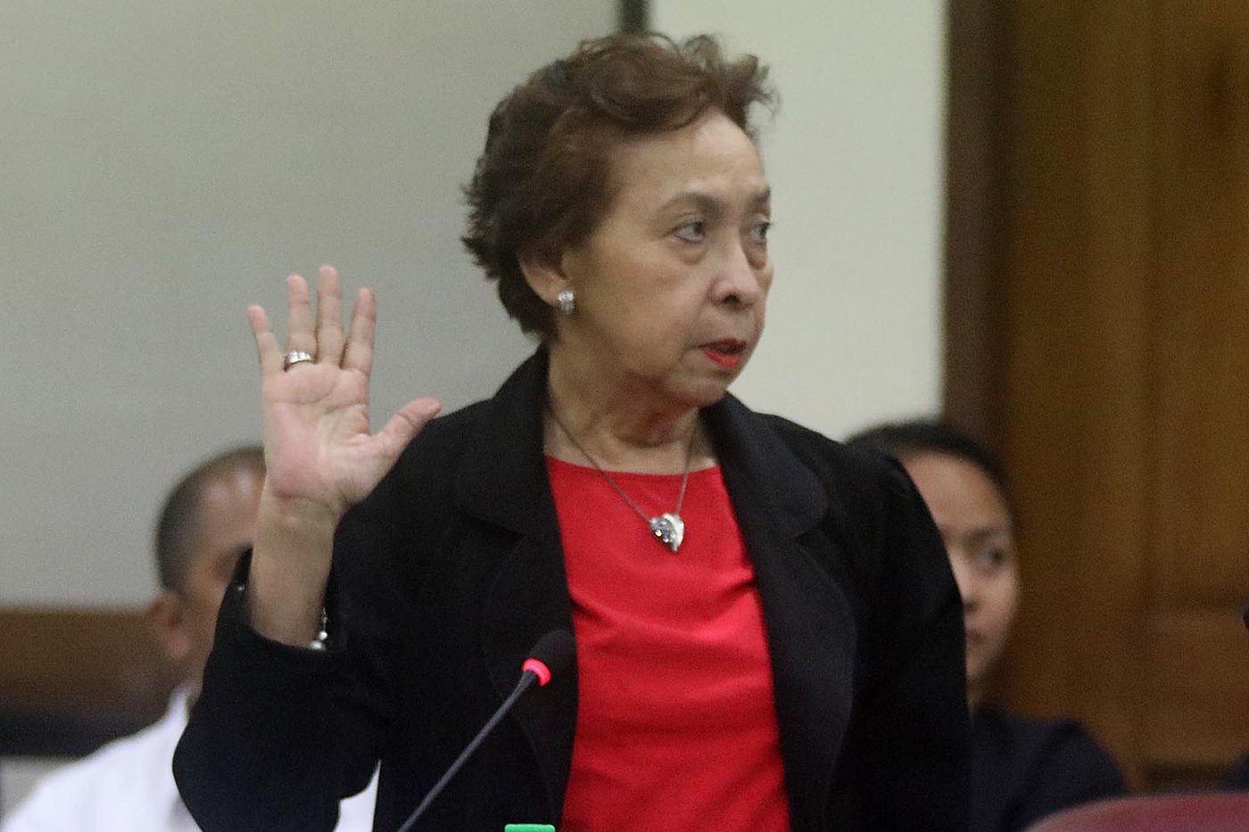 'FRIEND TO THE COMMITTEE.' Geraldine Tria, a clinical psychologist, takes her oath before the House committee on justice. Photo by Darren Langit/Rappler  