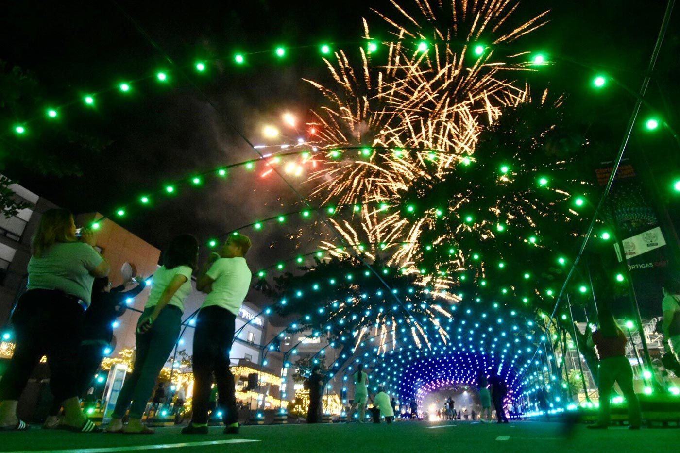 JUST AROUND THE CORNER. People watch a fireworks display during the opening ceremonies of the Tiendesitas Christmas Tunnel on November 6, 2018, in Pasig City.Photo by Angie de Silva/Rappler  
