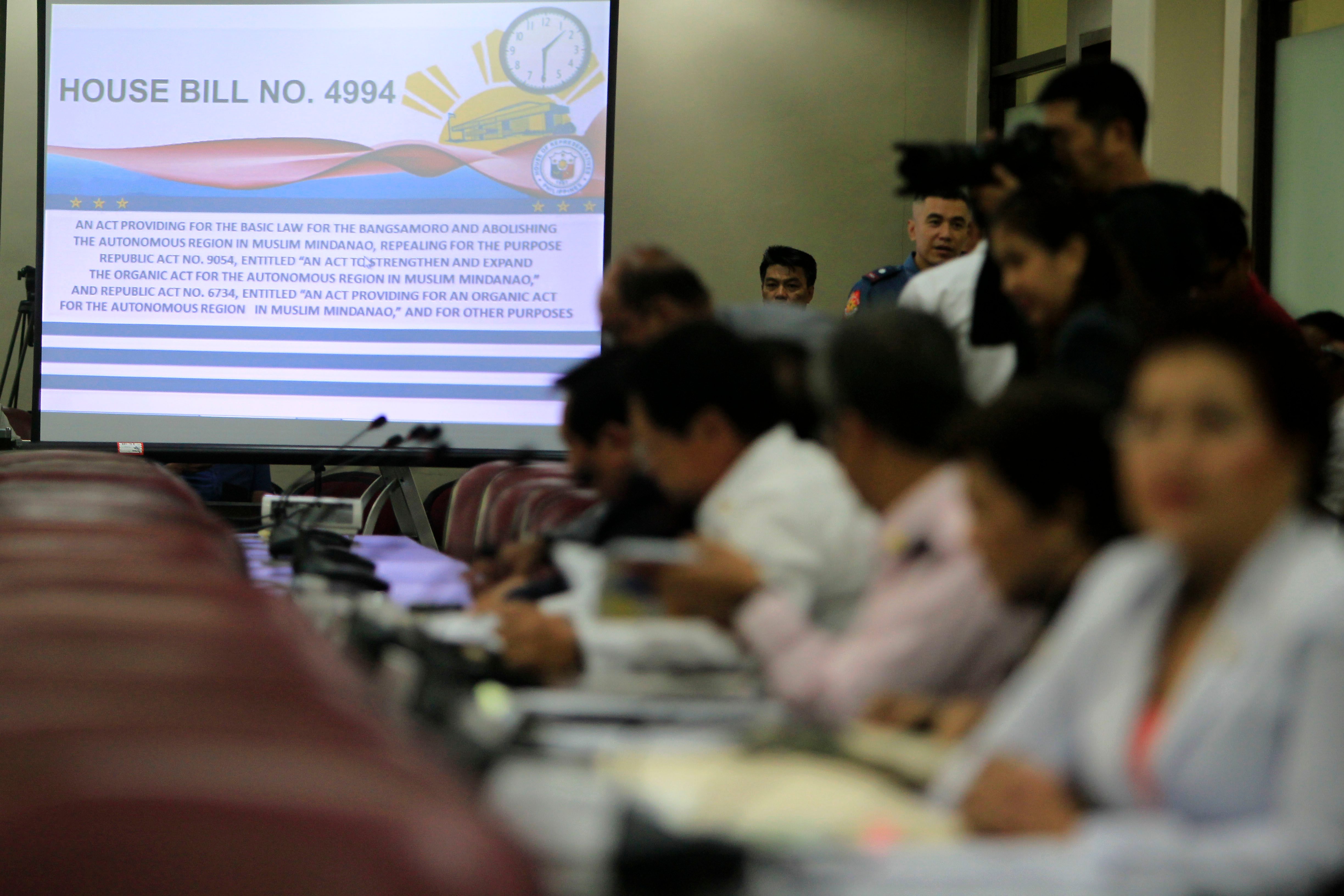 FINAL STRETCH. House ad hoc committee members deliberate on proposed amendments to the Bangsamoro Basic Law before putting the measure to a vote.  