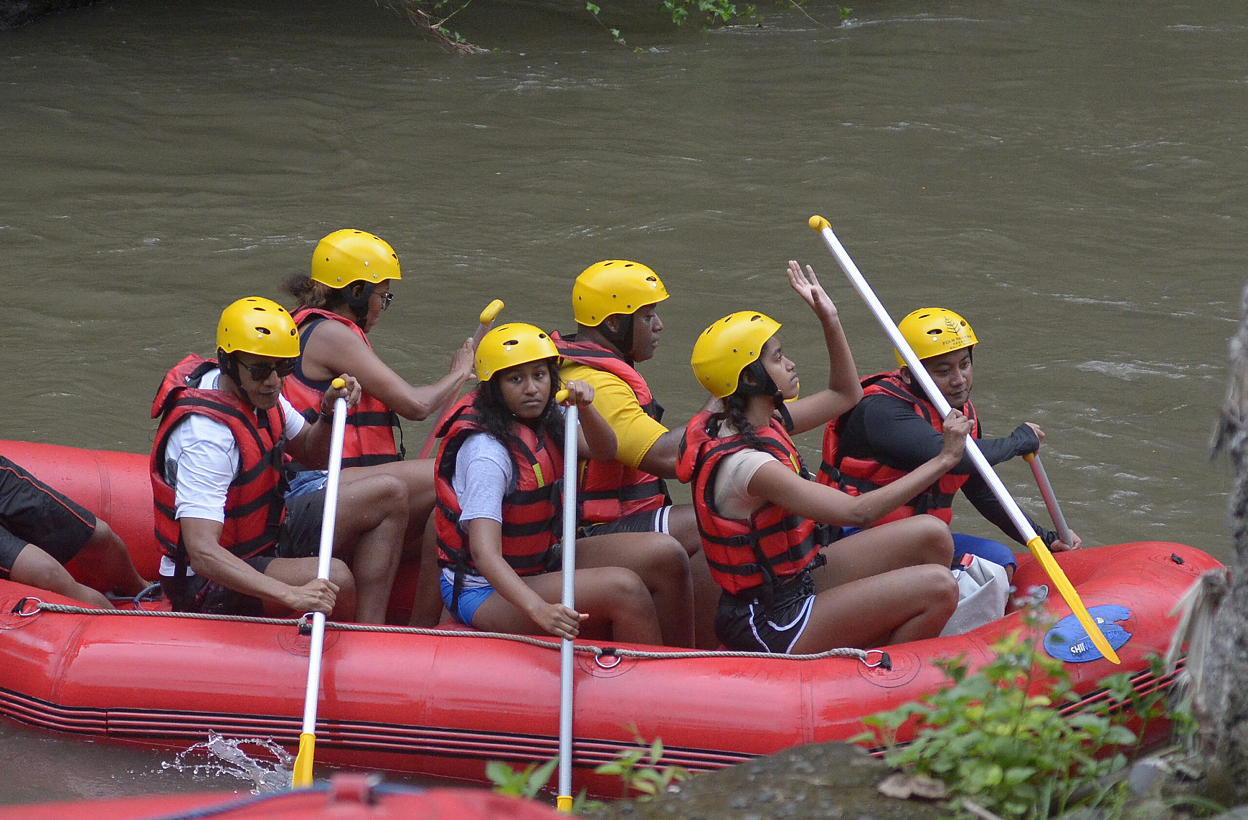Obama tantang adrenalin dengan bermain rafting di Sungai Ayung