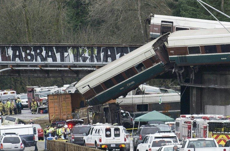 At least 3 dead as train derails over U.S. highway