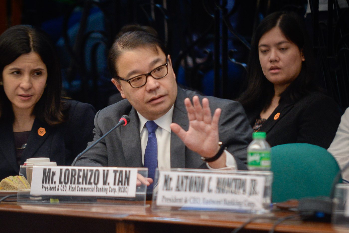SENATE INQUIRY. RCBC president and CEO Lorenzo Tan blocks most questions from the Senate by invoking right to bank secrecy. Photo by LeAnne Jazul/Rappler  