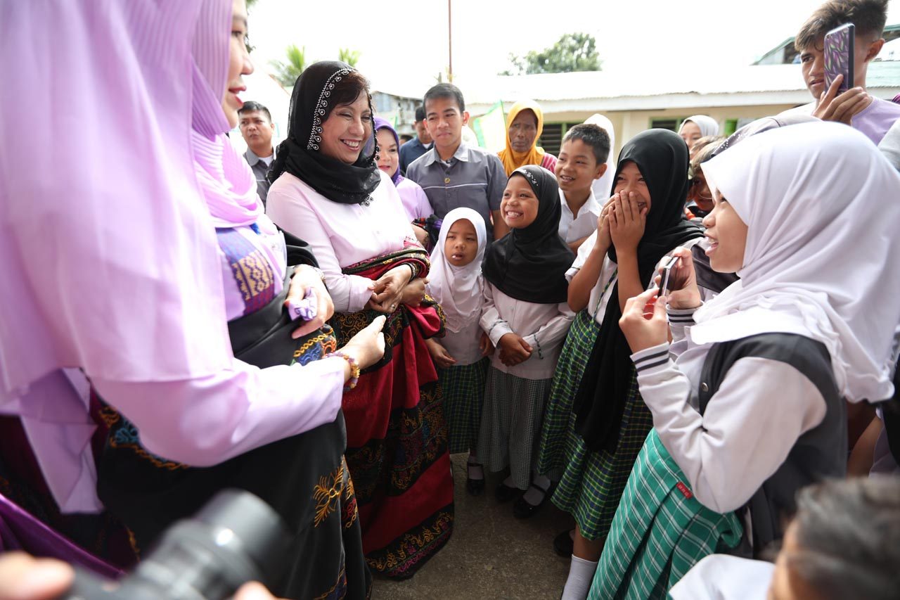 INTERACTION WITH STUDENTS. Vice President Leni Robredo interacts with students in Marawi City on June 28, 2019. Photo by OVP 