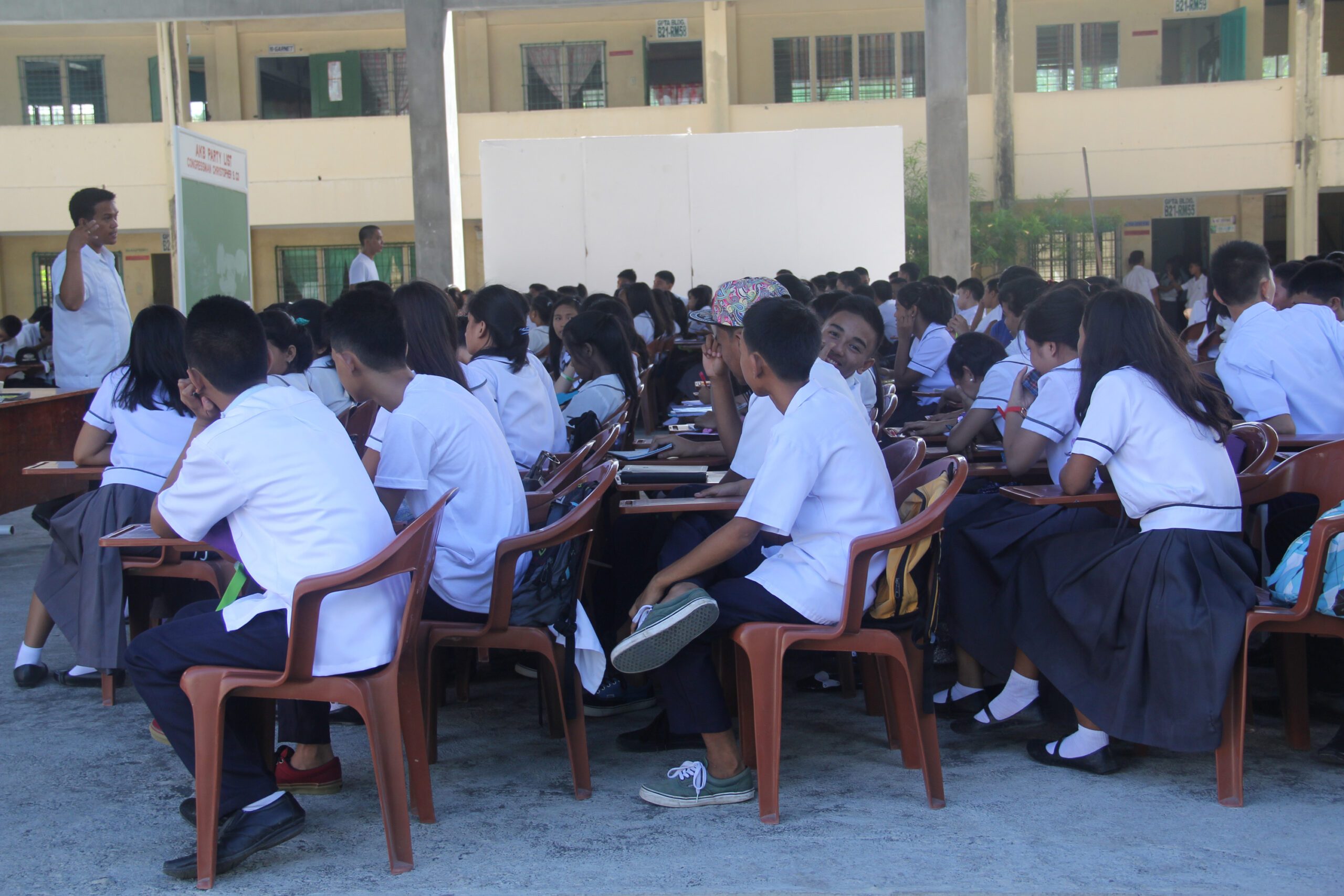 Albay: Shifts, night classes to address classroom shortage