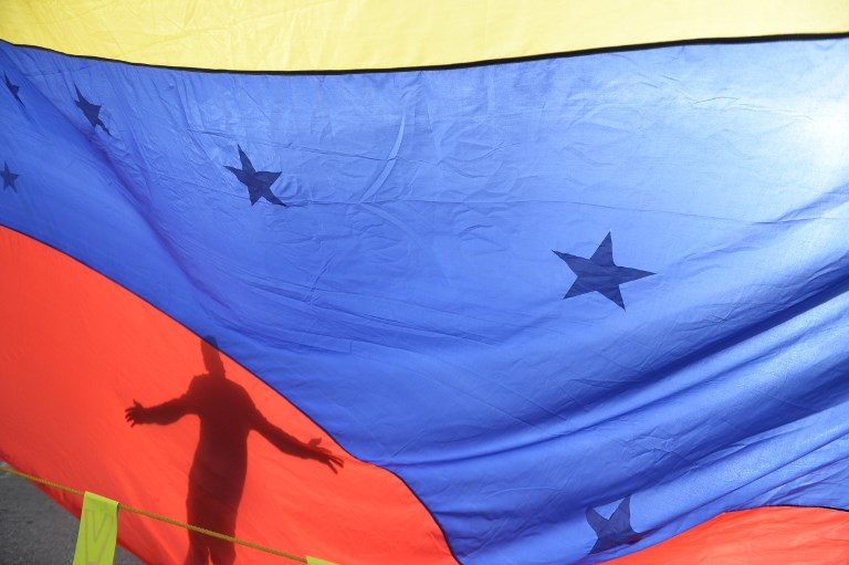 Venezuela government, opposition in fresh talks on crisis