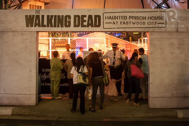 FALL IN LINE. Eastwood City's horror house is inspired by the AMC series 'The Walking Dead'
