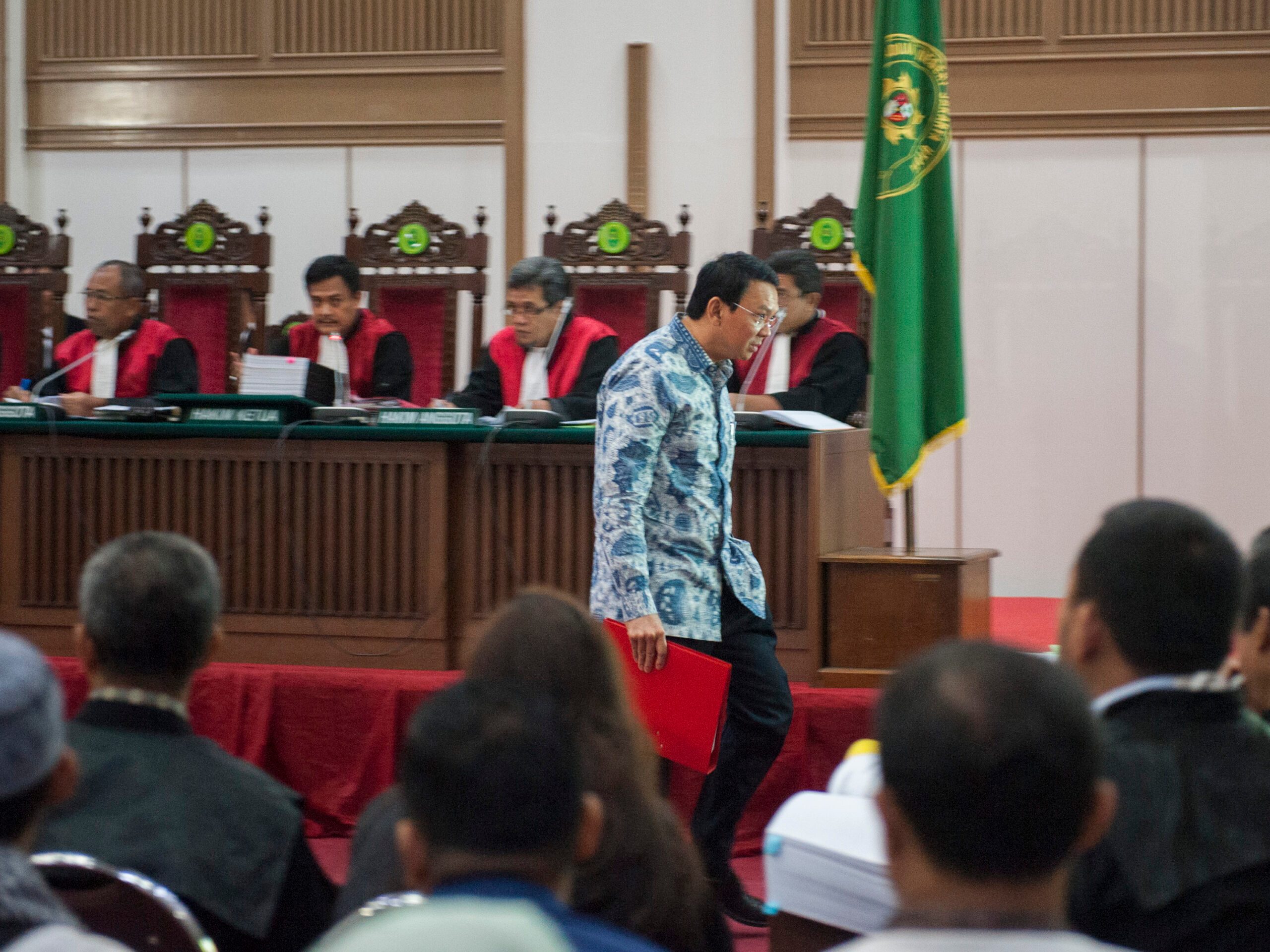 Sidang Ahok: Debat alot dengan saksi Irena Handono