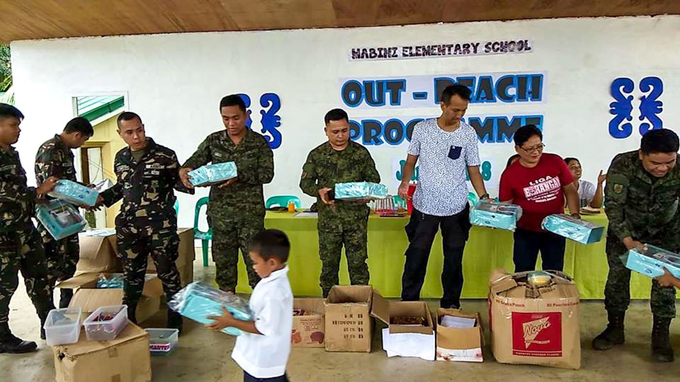 Journalists conduct gift giving for kids in Samar village