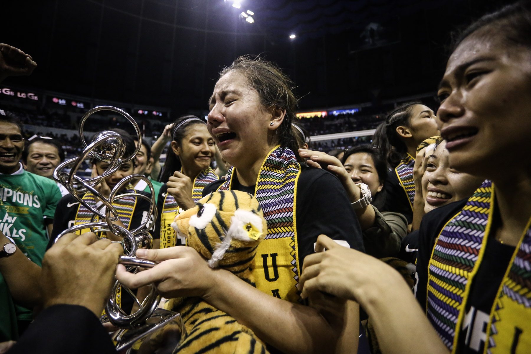Hard work, hard lessons led La Salle to women’s volleyball two-peat