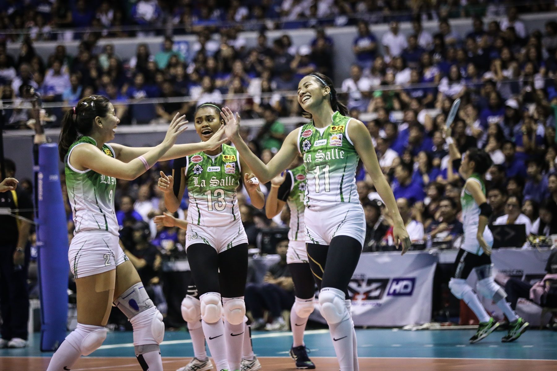 BACK-TO-BACK. The De La Salle Lady Spikers win the UAAP Season 79 women's volleyball title after sweeping the Ateneo Lady Eagles. Photo by Josh Albelda/Rappler 