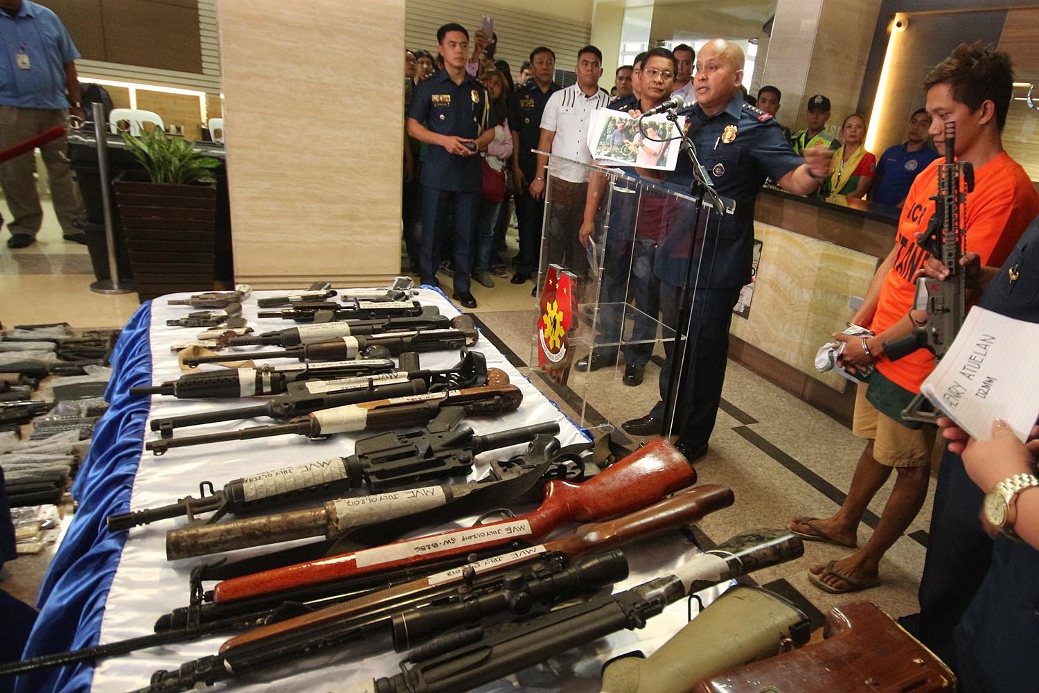 Police arrest arms trafficking syndicate members in Lipa