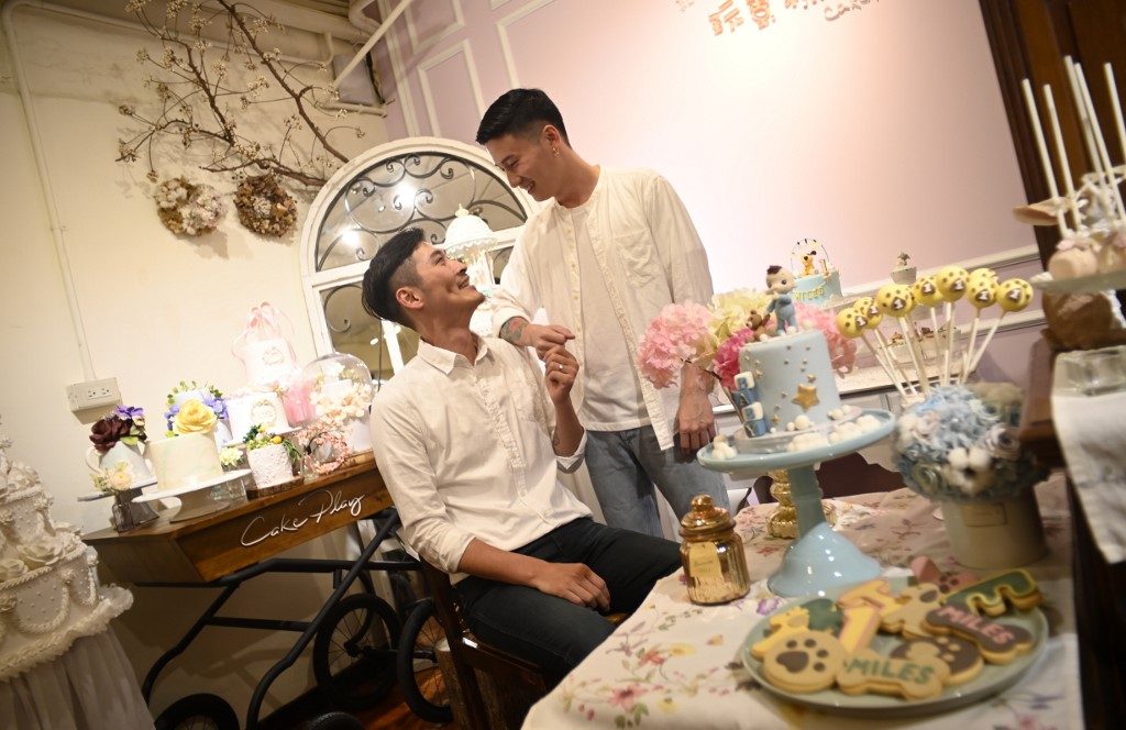 Taiwan gay couples plan weddings even as opponents fight back