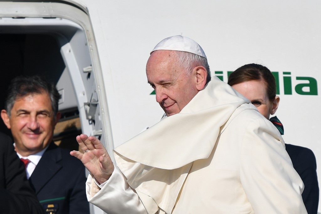 Iraq officially invites Pope to visit